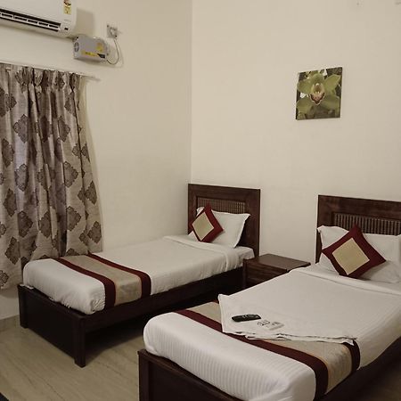 Iris Comfort Inn Chennai Exterior foto