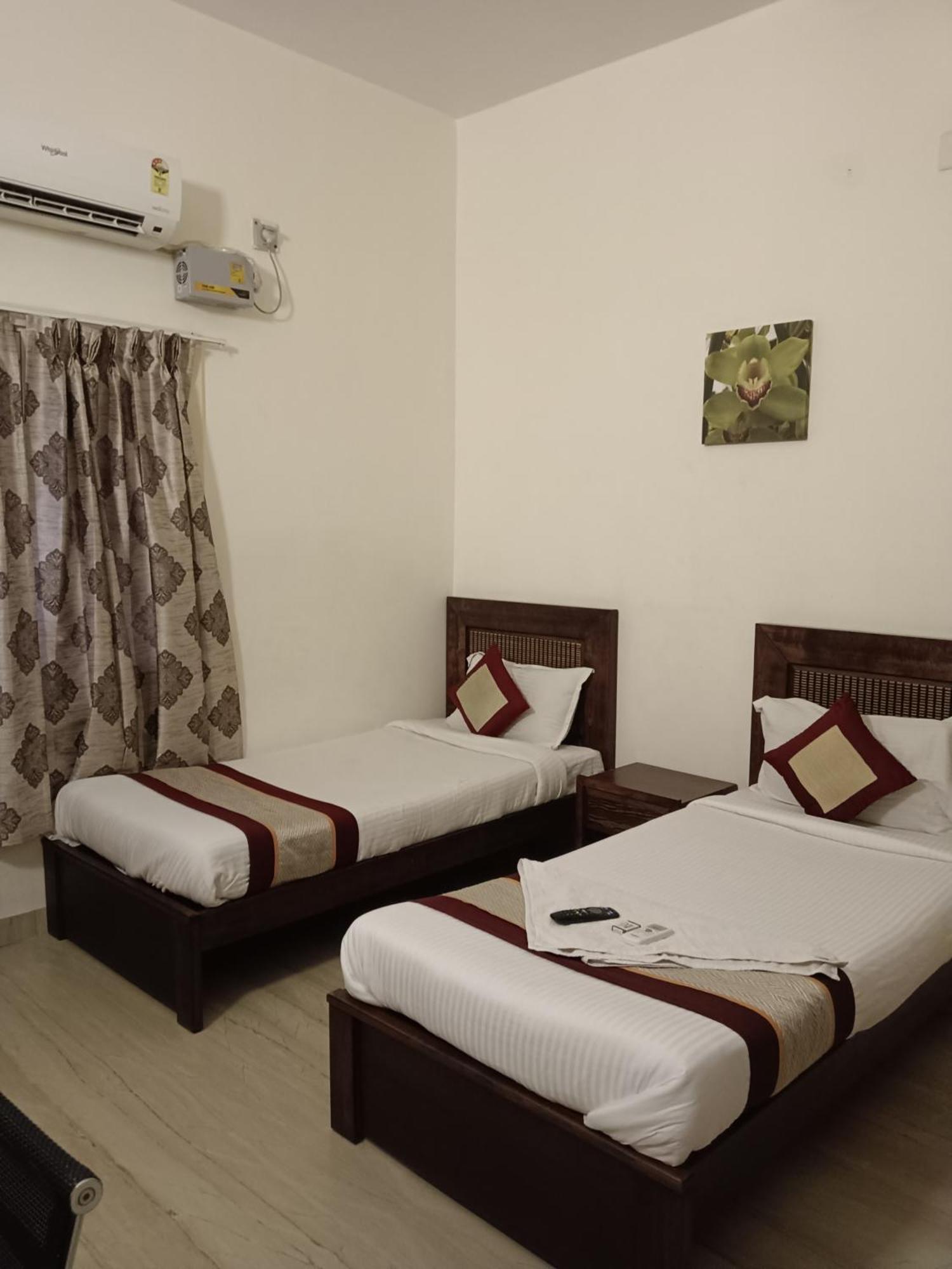 Iris Comfort Inn Chennai Exterior foto