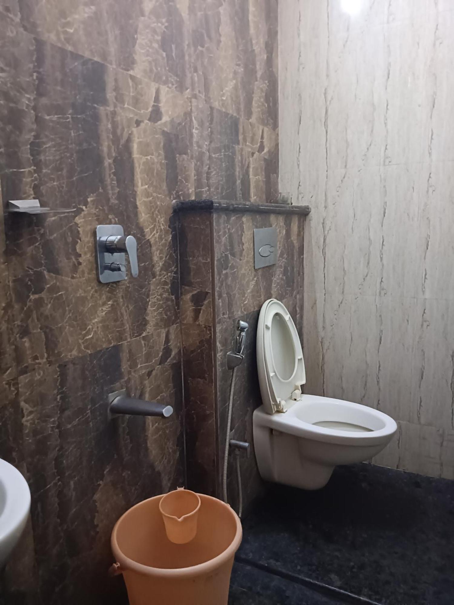 Iris Comfort Inn Chennai Exterior foto
