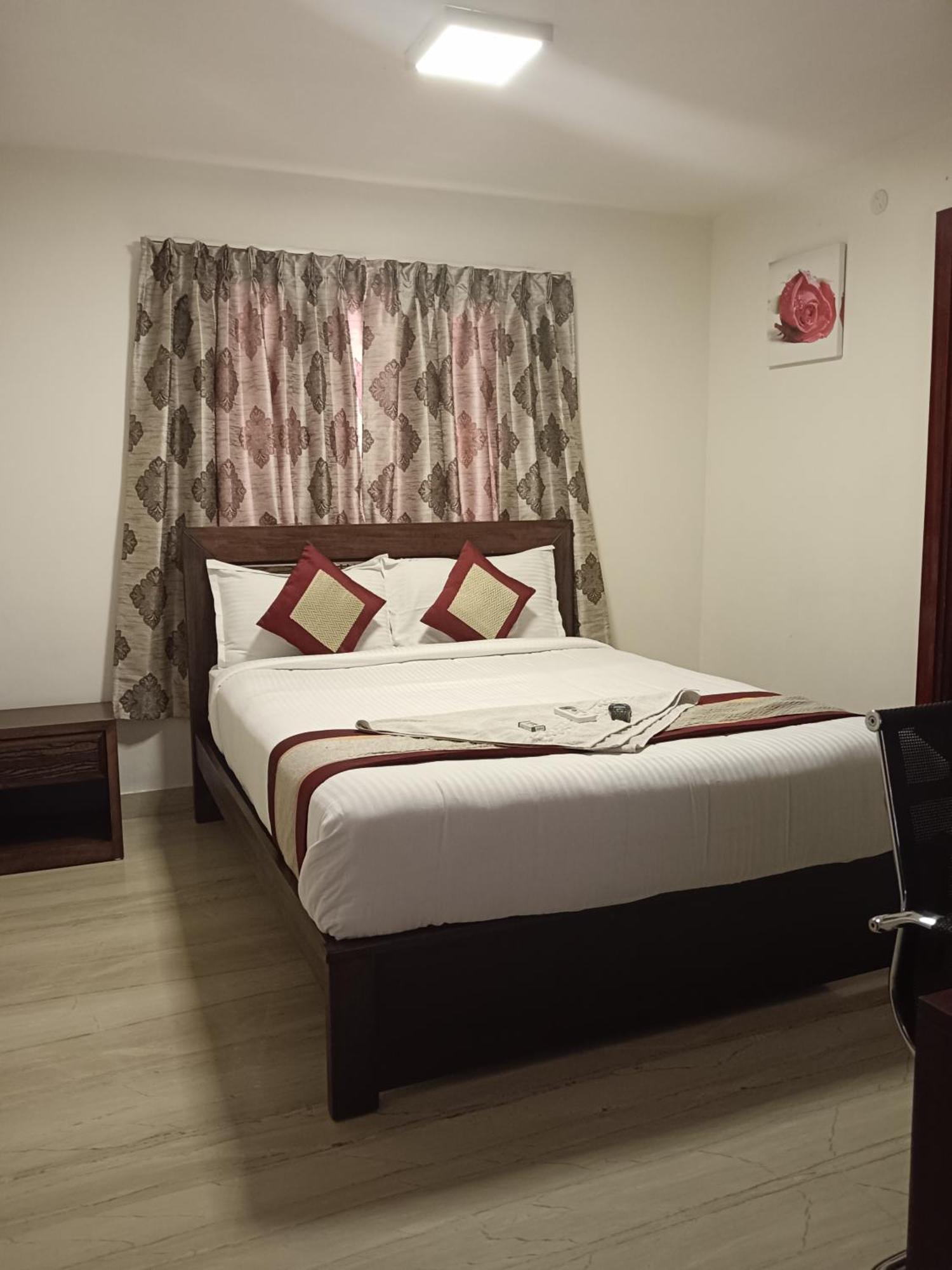 Iris Comfort Inn Chennai Exterior foto
