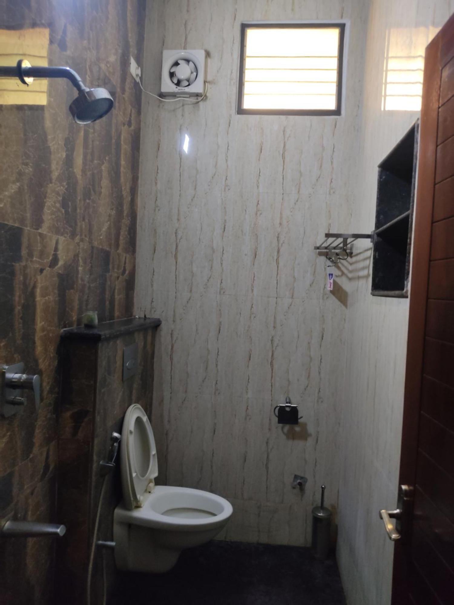 Iris Comfort Inn Chennai Exterior foto
