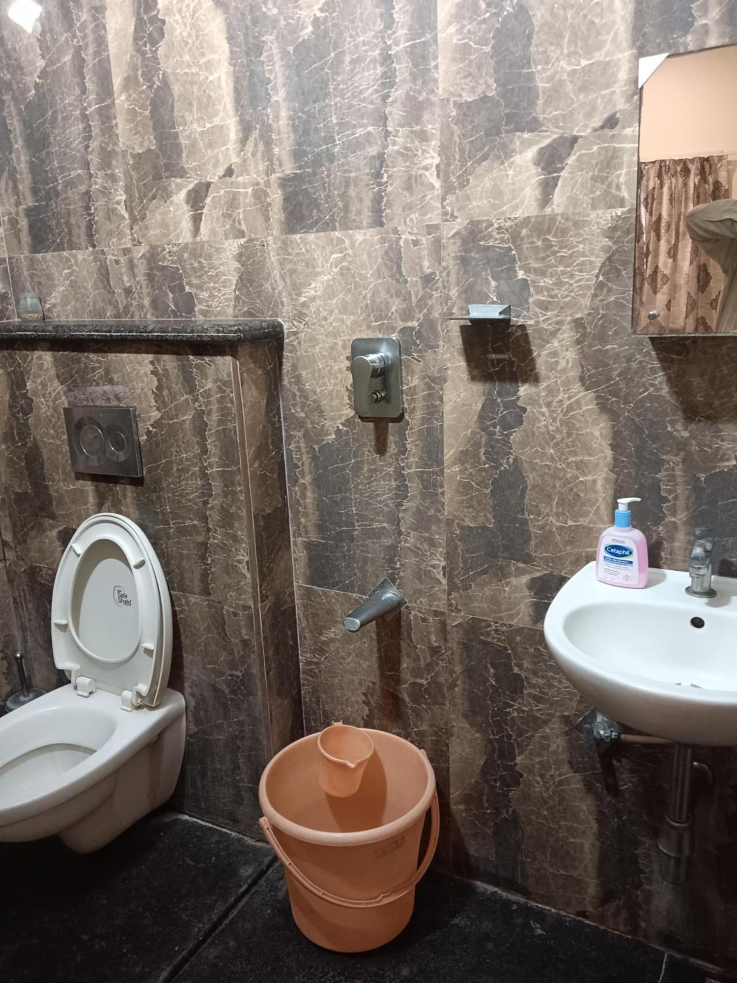 Iris Comfort Inn Chennai Exterior foto